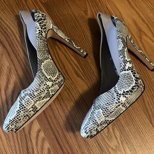 BCBG Maxazria Snake print heels size 10